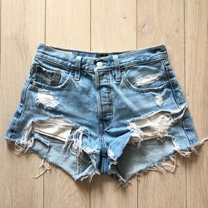 Levi’s 501 Distressed Jean Shorts Size 25
